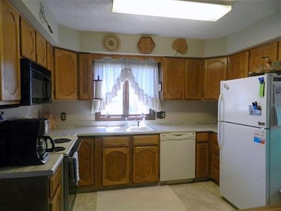 3rd image of 2303 Kerri Dr