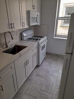 1st image of 1870 W 4th St #2R