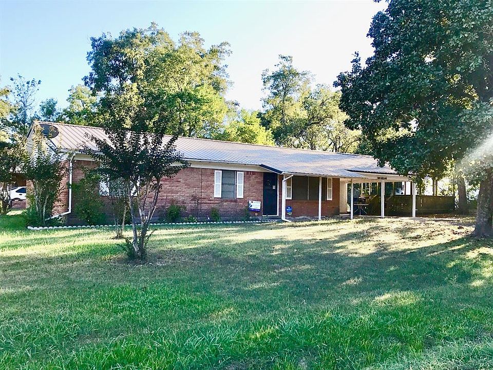1st image of 380 Nelms St