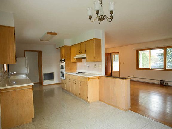 4th image of 9 Emerald Ave