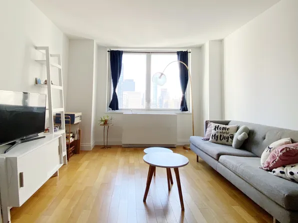 212 East 47th Street image 1 of 7