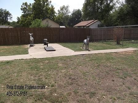 3rd image of 707 E 13th Pl