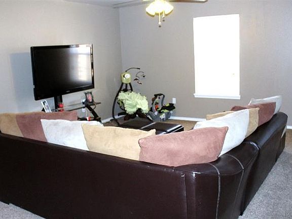 5th image of 527 Palm Ct