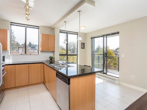 4th image of 511 Rochester Ave #507