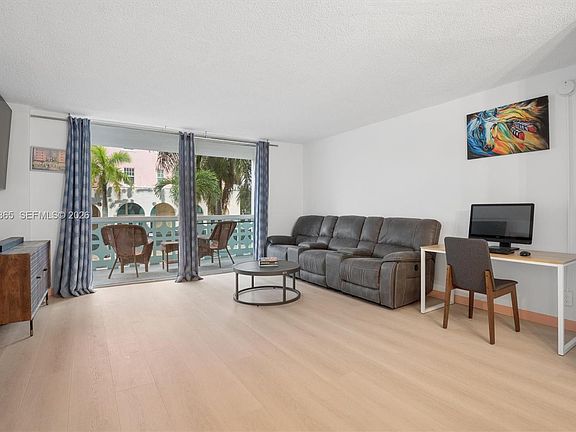 2nd image of 1 N Golfview Rd APT 201