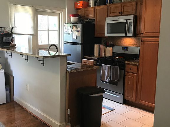 5th image of 631 N Oakland St