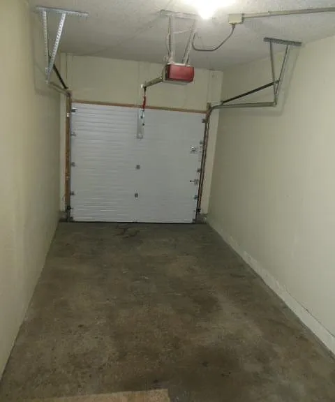 718 SE London Way — Photo 14