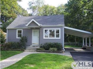 61 Grant Pl, Little Silver, NJ 07739