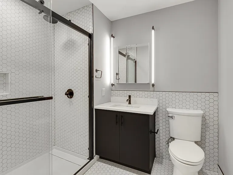 102 W Berks St — Photo 25