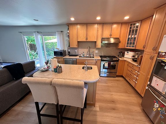 5th image of 413 Greenwood Dr