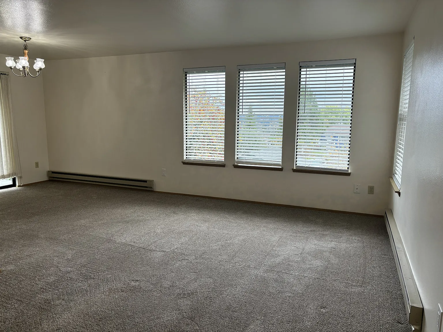 2 bed, 906 sqft, $1,700 — Photo 2