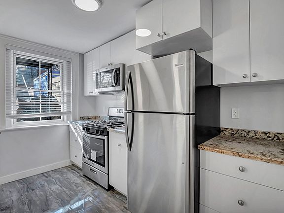 3rd image of 44 Trumbull St Basement 44