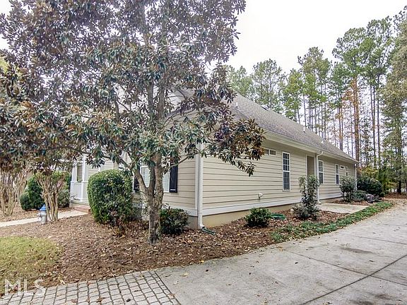 2nd image of 119 Denham Sq