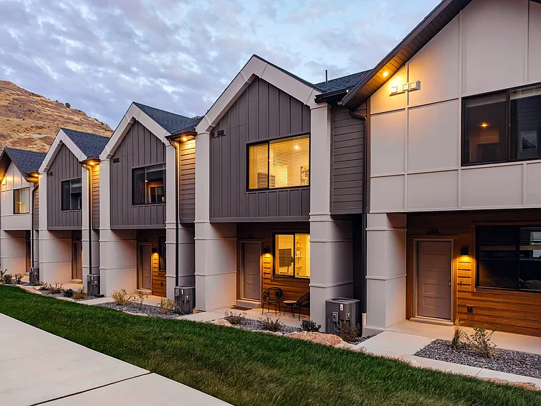 Enduro Townhomes — Photo 20
