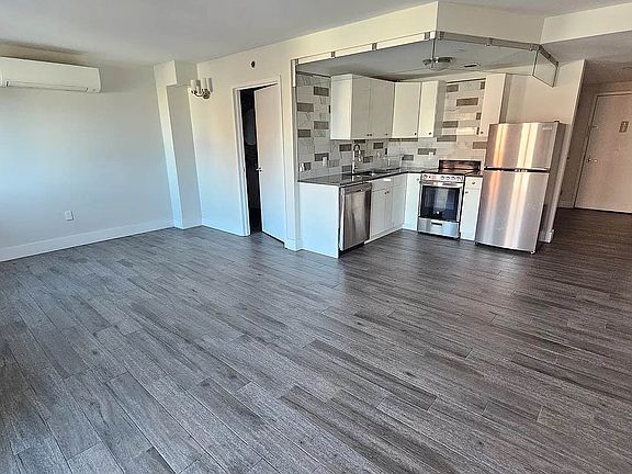 2nd image of 1533 E 19th St #807