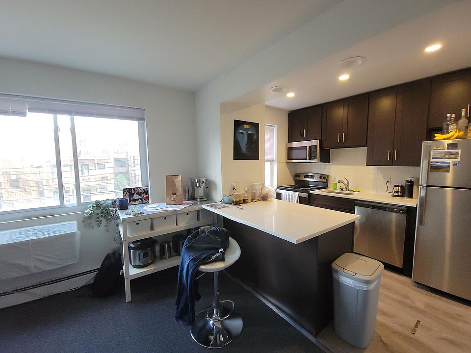 1st image of 526 W Aldine Ave #312