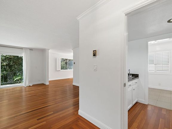 3rd image of 404 San Vicente Blvd Unit 201