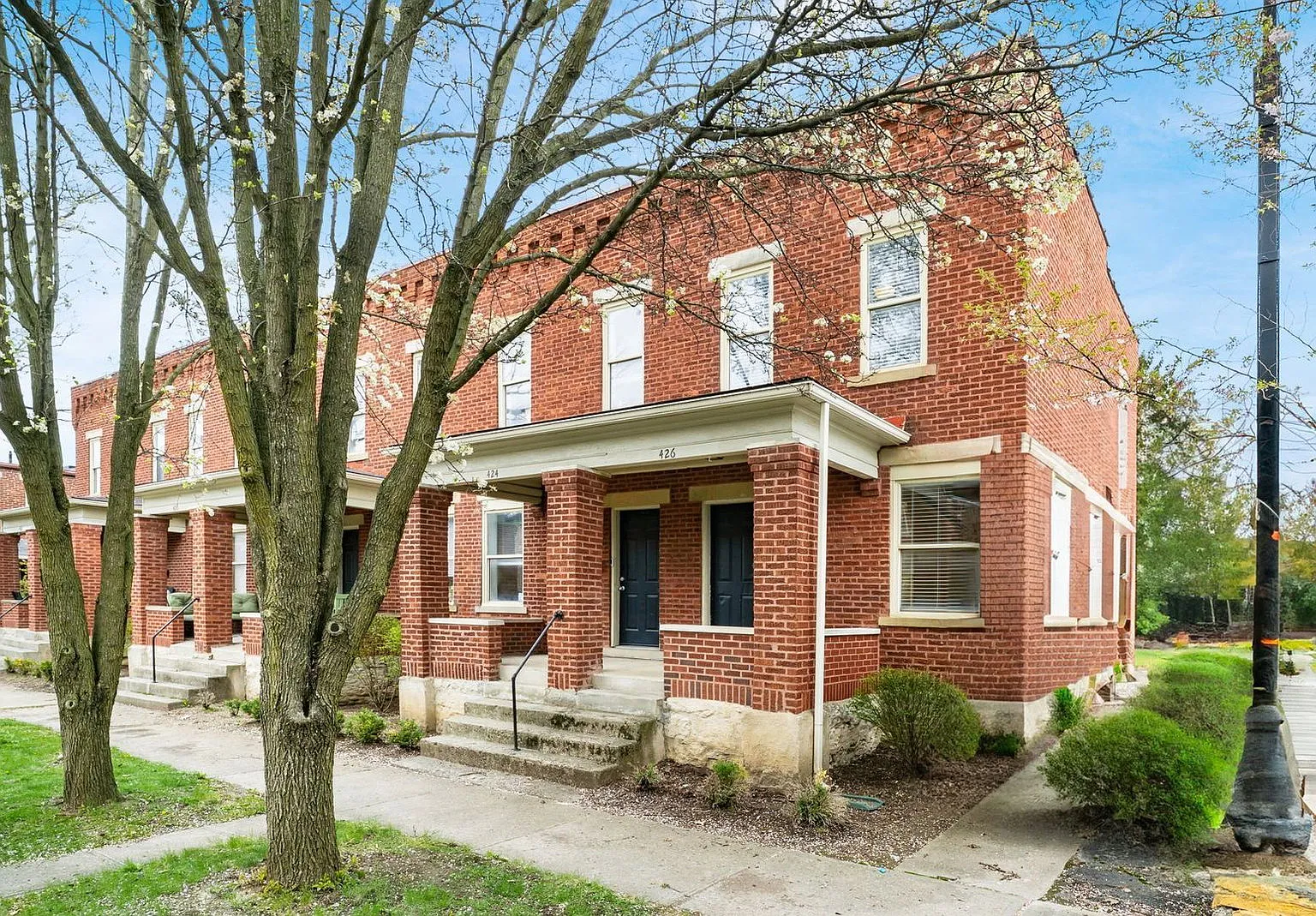 1 bed, 1.0 bath, 991 sqft, $1,395 — Photo 1