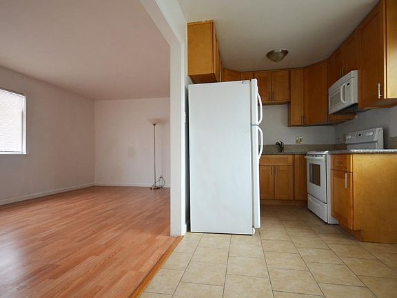 5th image of 684 Oakside Ave