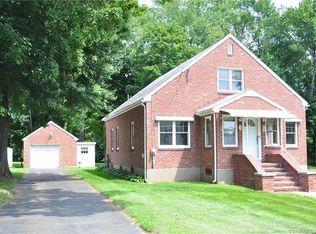 16 Burnap Rd, Windsor Locks, CT 06096
