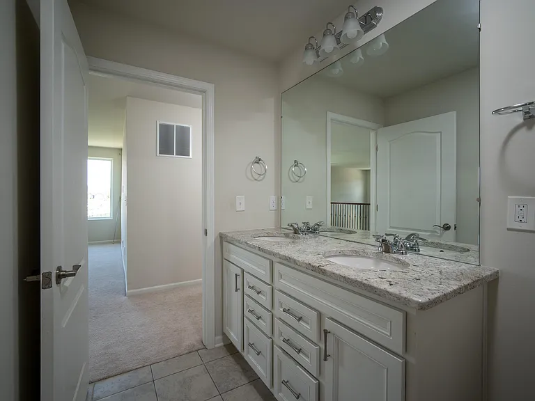 2825 Dillon Dr — Photo 29