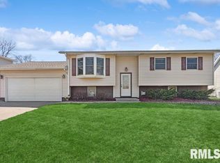 1136 N 10th St, Clinton, IA 52732