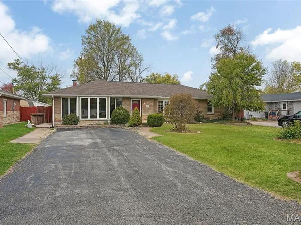 207 South St, Brighton, IL 62012