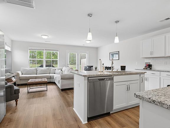 4th image of 208 Flatsedge Ct