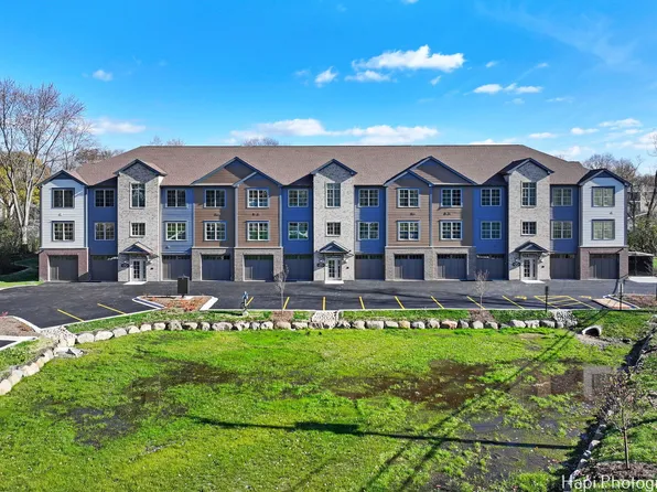 319 S Glendale Ave #204, Barrington, IL 60010