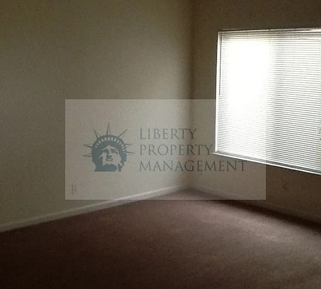 1824 Volendam Ave — Photo 11
