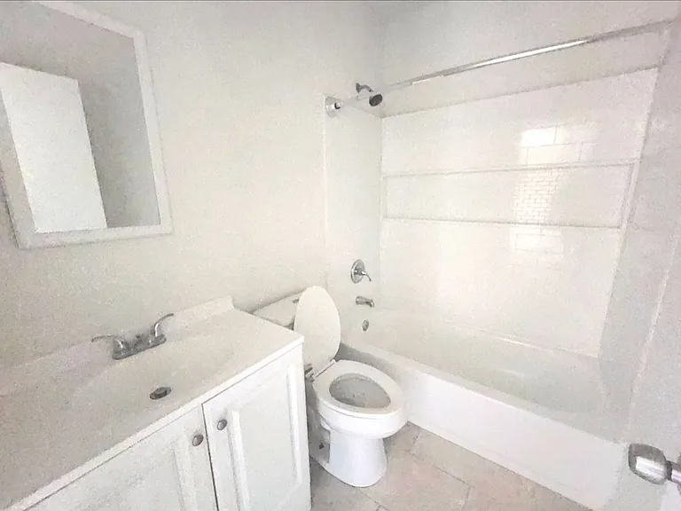 501 E Glenn St. — Photo 17