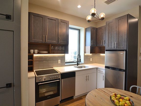 4th image of 415 Manhattan Ave #4D