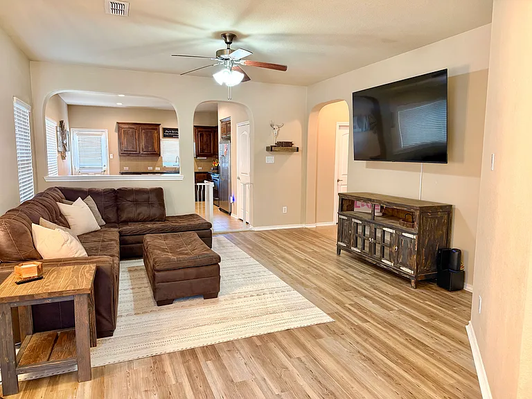 1068 Meadow Scape Dr — Photo 2