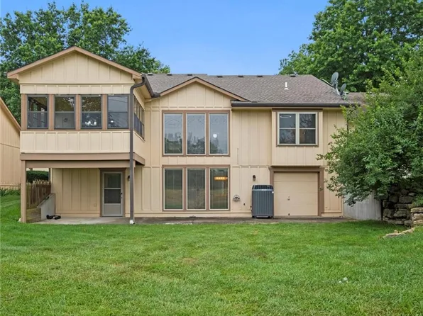 18811 Sunrise Dr, Belton, MO 64012