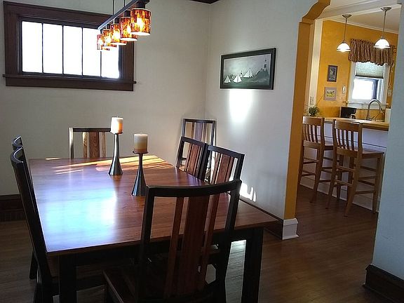 Dining room to kitchen