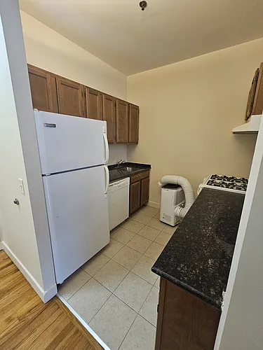 70 Bank St #2A Photo 1