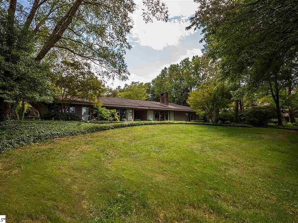 1st image of 208 Highbourne Dr