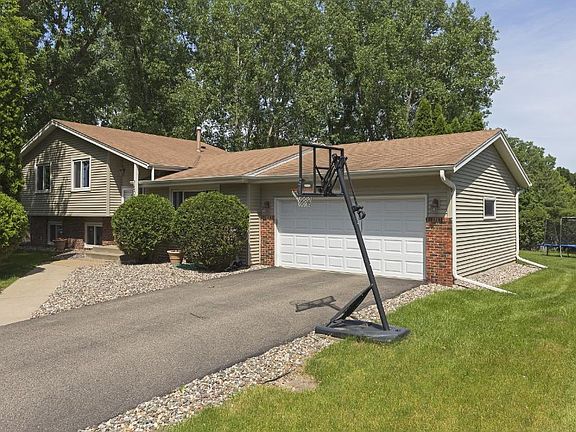 2nd image of 15033 Butternut Ln
