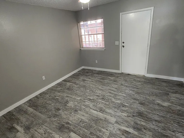 320 E Edwards St #16 — Photo 11