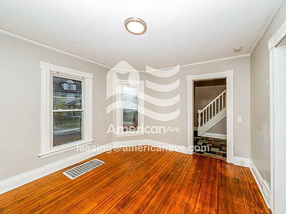 792479_004_living_room_14183153.jpg