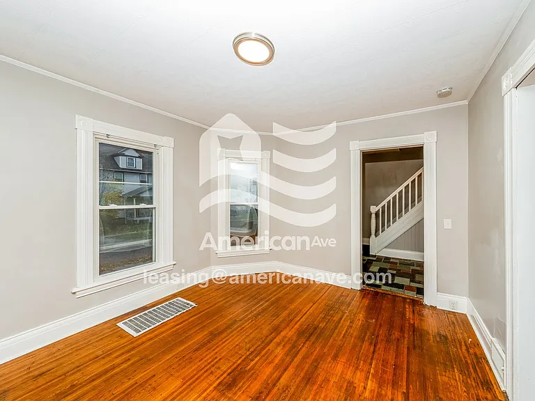 792479_004_living_room_14183153.jpg