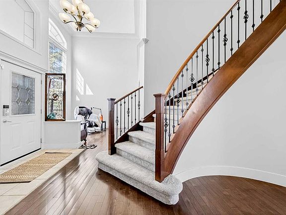 5th image of 46 Discovery Ridge Rd SW