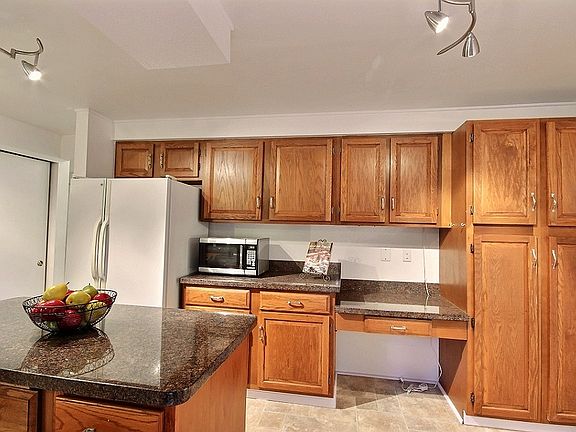5th image of 16127 SE Newport Way