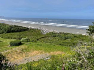 100 Harmers Beach Rd, Smith River, CA 95567