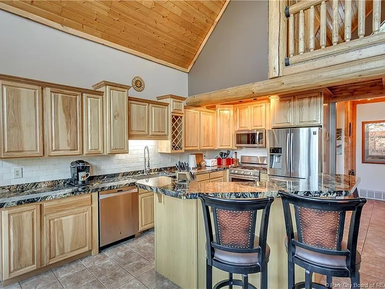 430 Parkview Dr — Photo 6