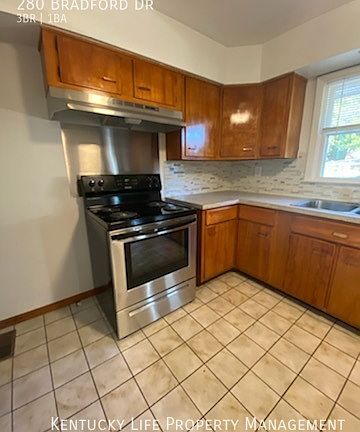 3rd image of 280 Bradford Dr