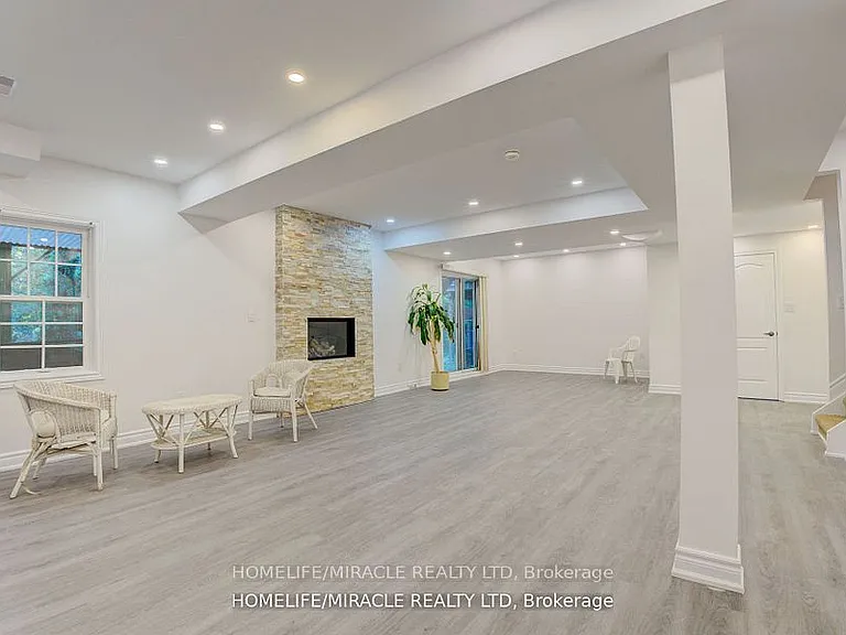 905 Alanbury Cres — Photo 10