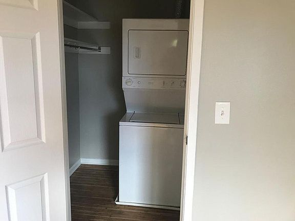 5th image of 1367 Bluff Ave #B