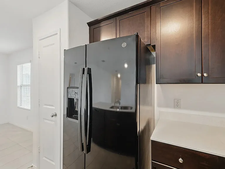 8400 High Robin Ave — Photo 4