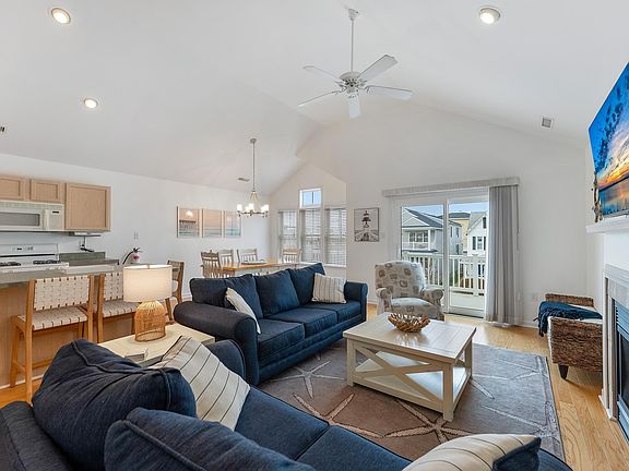 4th image of 255 Asbury Ave #2